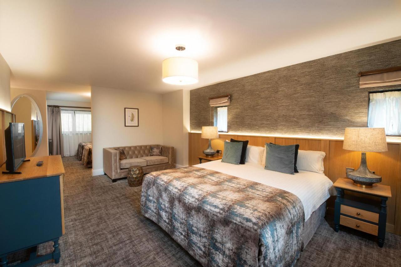Boringdon Hall Hotel And Spa プリマス エクステリア 写真 A bedroom at the hotel